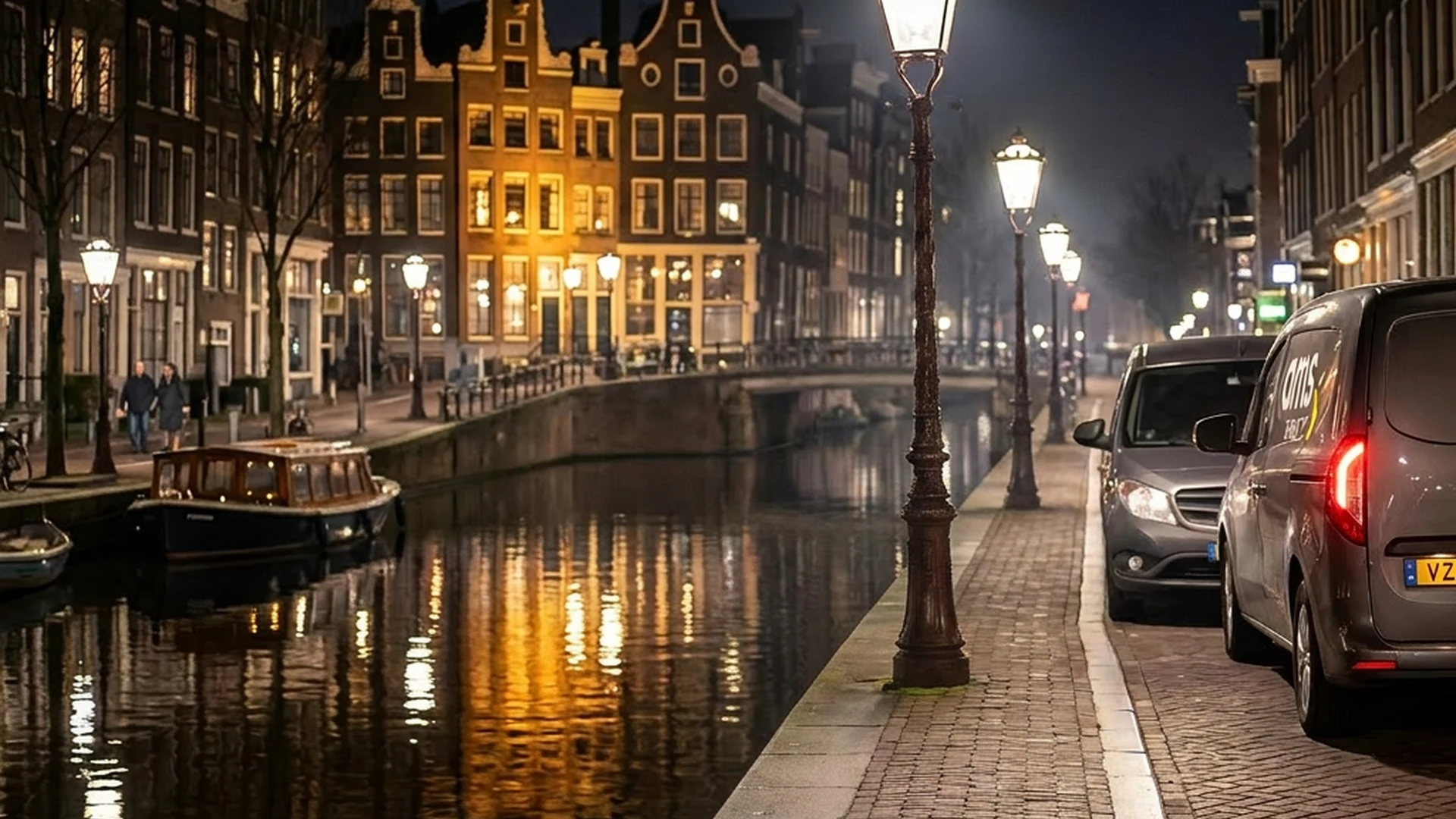 AMS Direct nacht koerier bestelbus langs Amsterdamse gracht
